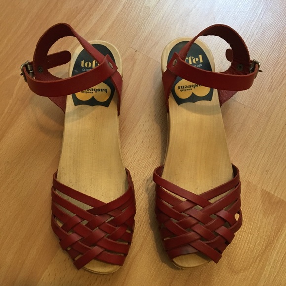 THE clogs! Red Swedish Hasbeens, 6.5 - Picture 2 of 5